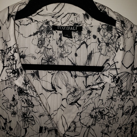 Like New Roz and Ali Black & White Top Size 1X - Picture 3 of 7